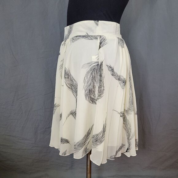 For Cynthia Creme Colored Lined Feather Print Half Zip‎ Short Skirt Size L - Picture 6 of 9